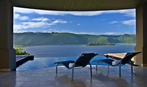 Lodge On The Lake And Wellness Spa Wilderness Exterior photo