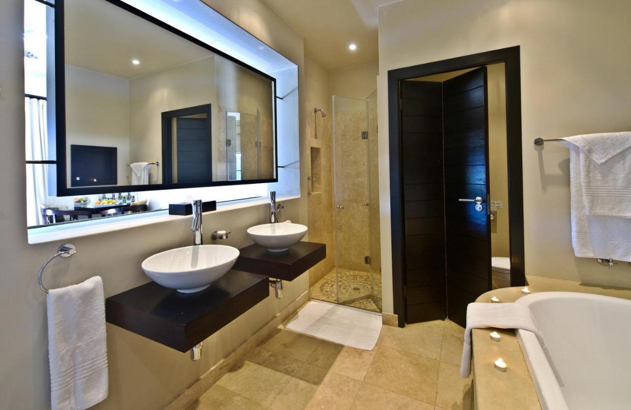 Lodge On The Lake And Wellness Spa Wilderness Room photo
